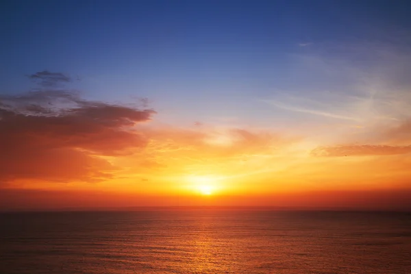 Beautiful cloudscape over the sea, sunset shot — Stock Photo, Image