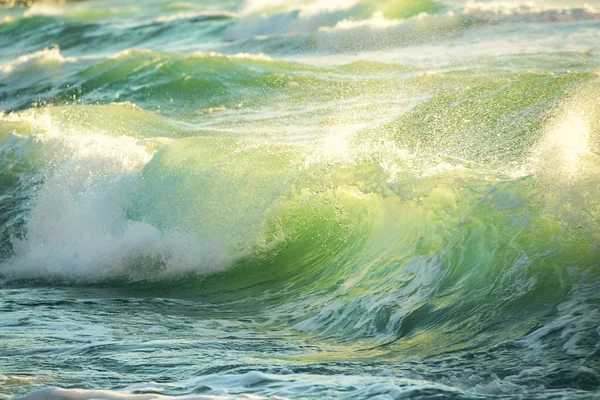 Rough colored ocean wave breaking down, sunrise shot — Stock Photo, Image
