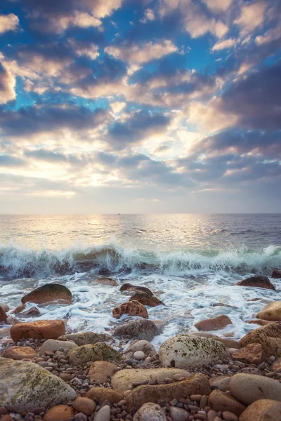 Beautiful cloudscape over the sea, sunrise shot — Stock Photo, Image