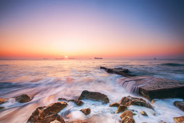 Salida del sol sobre el mar — Foto de Stock