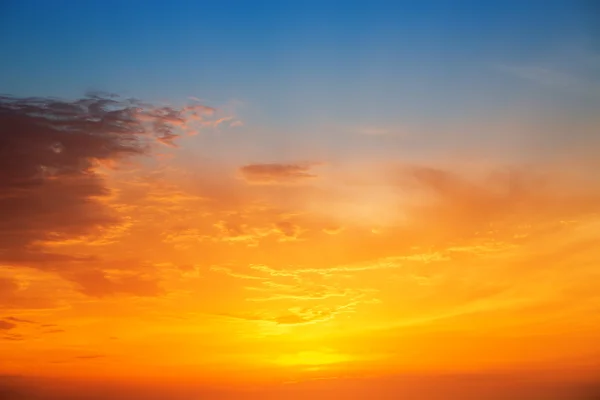 Hemelachtergrond op zonsondergang — Stockfoto