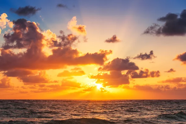 Beautiful cloudscape over the caribbean sea, sunrise shot — Stock Photo, Image