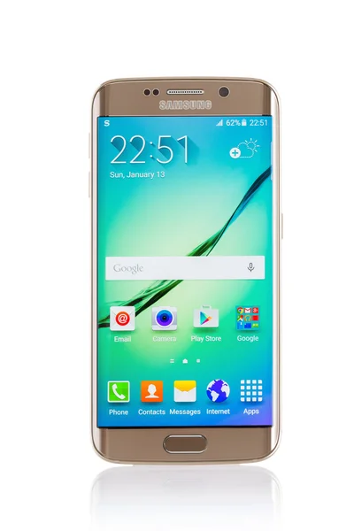 Varna, Bulgaria - 13 de abril de 2015: Studio shot of a gold Samsung — Foto de Stock