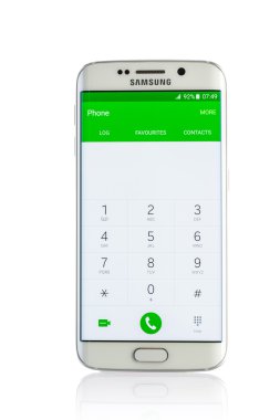 Varna, Bulgaristan - 13 Nisan 2015: Studio kadeh beyaz Samsung