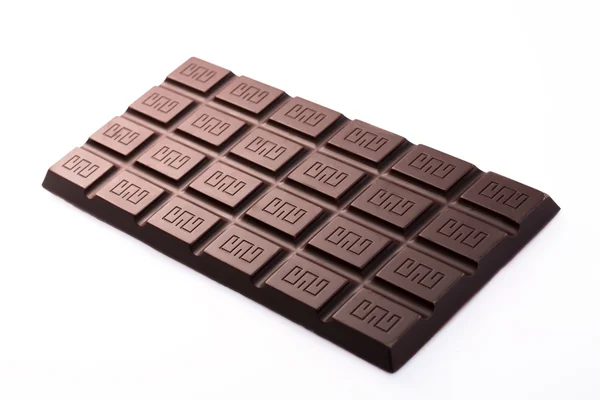 Handgemaakt, bio chocolade op wit wordt geïsoleerd — Stockfoto