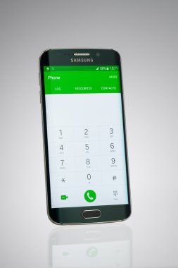 Siyah Samsung Galaxy S6 kenar Smartphone stüdyo çekim