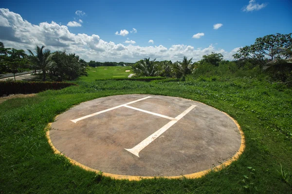 Helicopter base on the golf court in tropical resort, Punta Cana — Stock Photo, Image