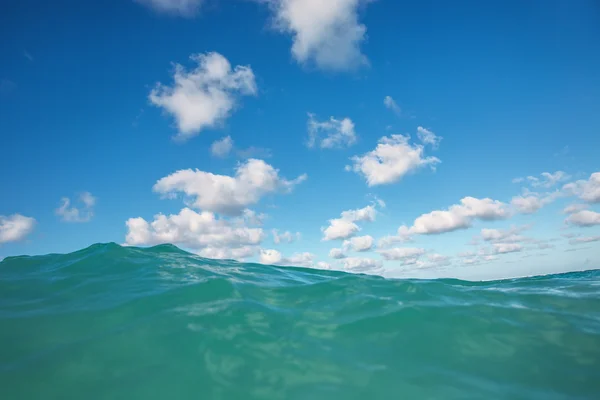 Sea wave close up, low angle view — Stock Photo, Image