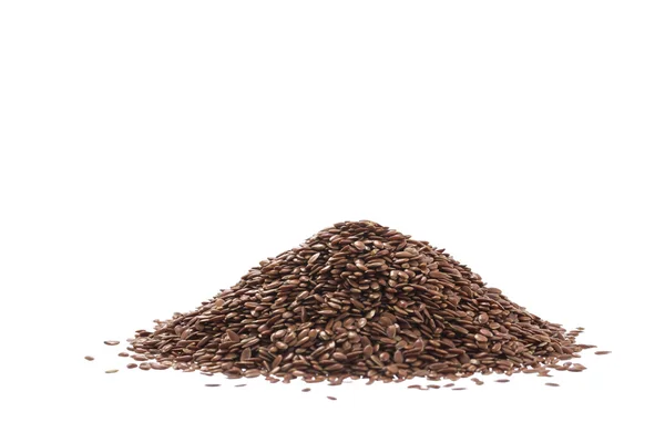Kahverengi keten tohumu ya da beyaz arka plan üzerinde izole keten tohumu yığını — Stok fotoğraf
