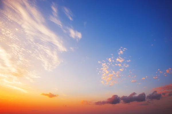 Puesta de sol nubes de cielo dramático — Foto de Stock