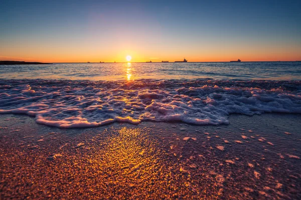 Nascer do sol sobre o mar — Fotografia de Stock