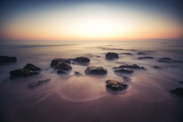 Bellissimo paesaggio nuvoloso sul mare — Foto Stock