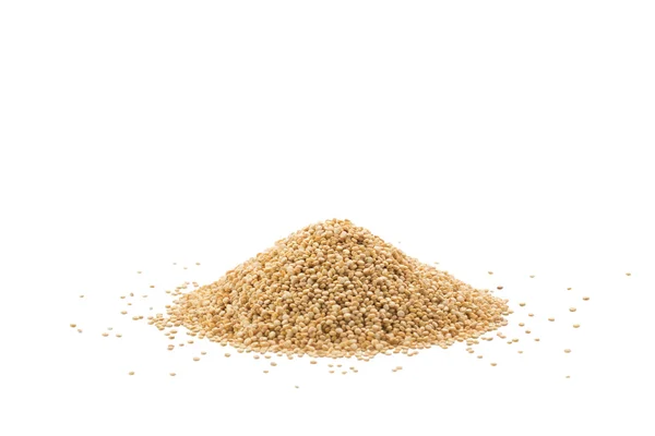 Beyaz bir arka plan üzerinde izole quinoa tohumları yığını — Stok fotoğraf