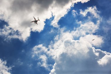 Varna, Bulgaristan - 05 Temmuz 2015: Uçan uçak quadcopter ile DJI indeks işlem Pha