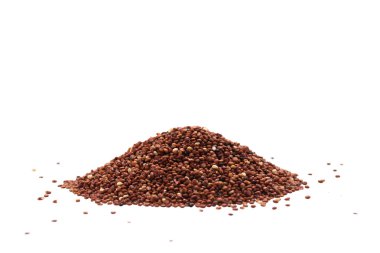 Beyaz bir arka plan üzerinde izole quinoa tohumları yığını