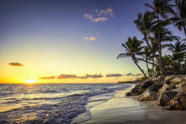cennet tropikal ada Beach ile mükemmel güneşli gökyüzü manzara