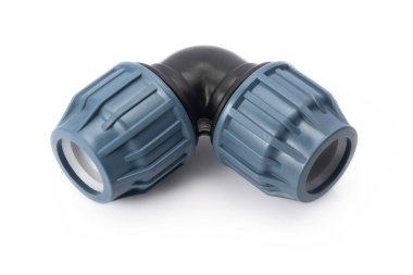Su tesisatı, PVC Sistemleri ve sulama için mavi fındık konnektörleriyle uyumlu esnek plastik dirsek borusu.