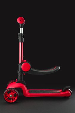 Kırmızı Tekme Scooter, ayarlanabilir Handlebar, Üç Tekerlekli Tasarım ve Çocuklar İçin Sağlam Güverte