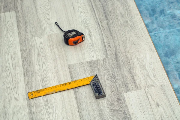 Wood flooring installation and tools — Stock Photo, Image