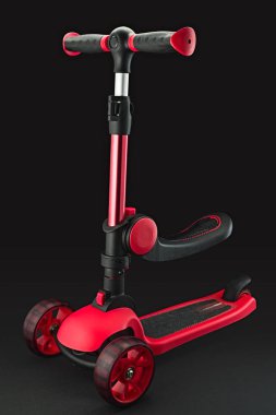 Kırmızı Tekme Scooter, ayarlanabilir Handlebar, Üç Tekerlekli Tasarım ve Çocuklar İçin Sağlam Güverte