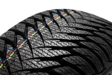 Araç lastiği beyazda izole edildi