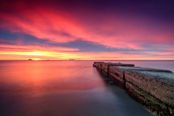 Paisagem nebulosa dramática sobre o mar — Fotografia de Stock