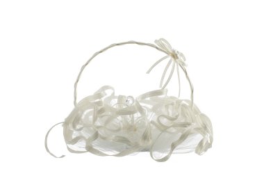 İki alyans bir kuğu biçimli kap içinde. Beraberlik c