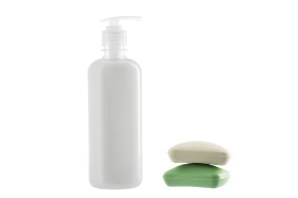 Butelki mydła w płynie i dwa bary mydło na białym tle na biały bac — Zdjęcie stockowe