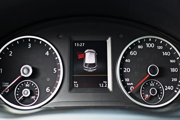 Modern dashboard of a car with a high mileage — Stock Photo, Image