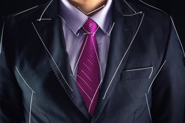 İş adamı bir takım elbise ve çizim kroki üzerinde closeup çekim