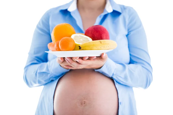 Dieta de gravidez e nutrição - mulher grávida com isolado de frutas — Fotografia de Stock