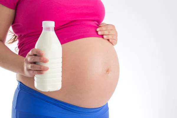 Ciąży i zdrowych dań - kobieta w ciąży z mleka bott — Zdjęcie stockowe