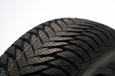 Araç lastiği beyazda izole edildi