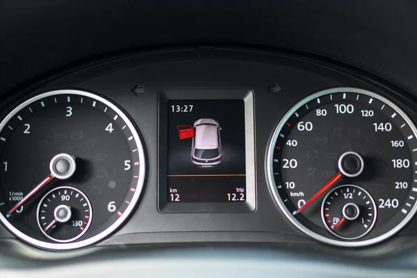 Diseño interior del coche, tablero de instrumentos moderno —  Fotos de Stock