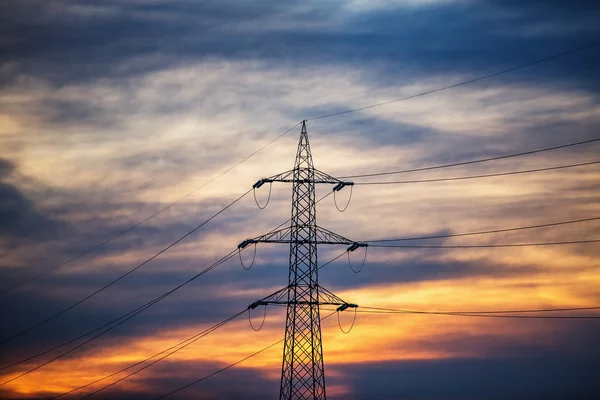 Sütunları satır electro, gökyüzü — Stok fotoğraf