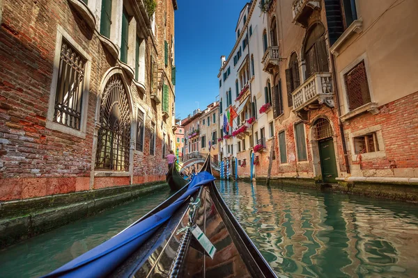 View from gondola during the ride through the canals of Venice — Stock Photo, Image