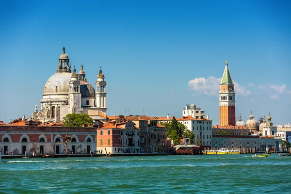 Grande Canal e Basílica de Santa Maria Della Saudação, Veneza, Itália — Fotografia de Stock