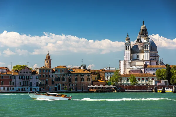 Grande Canal e Basílica de Santa Maria Della Saudação, Veneza, Itália — Fotografia de Stock