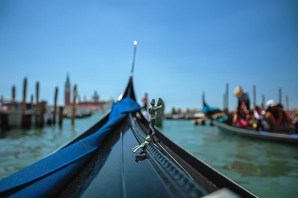 View from gondola during the ride through the canals of Venice i — Stock Photo, Image