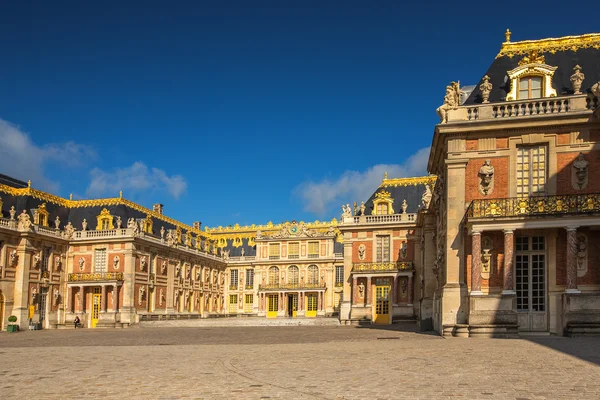 Fachada del famoso castillo de Versalles, Francia —  Fotos de Stock