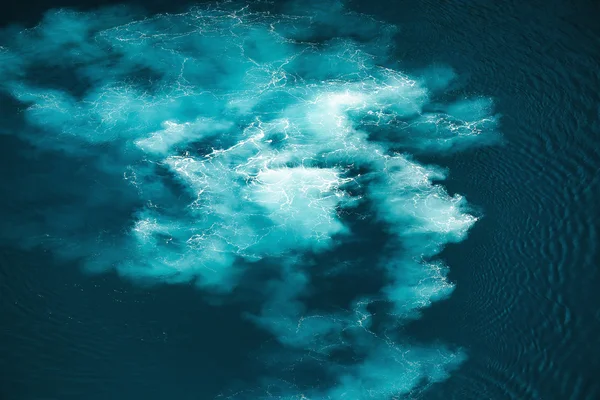 Анотація сплеск бірюзової морської води для фону — стокове фото