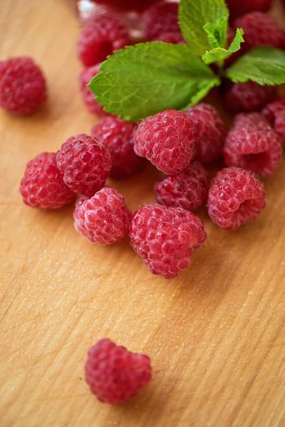 Fresh ripe raspberries — Stock Photo, Image