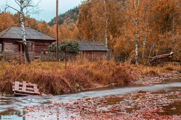 Осень в горной деревне . — стоковое фото