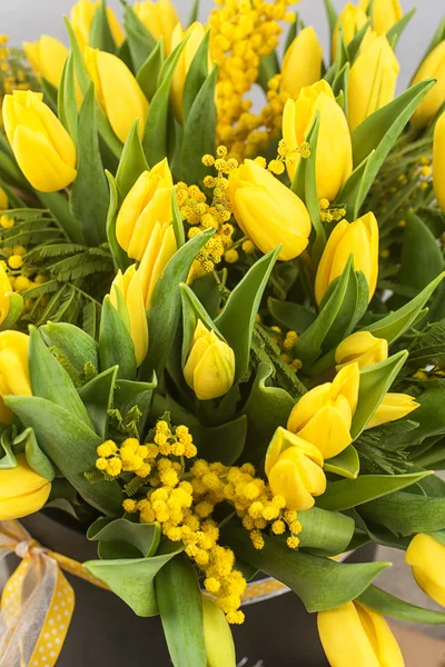 Bright spring bouquet of tulips and mimosa flowers — Stock Photo, Image