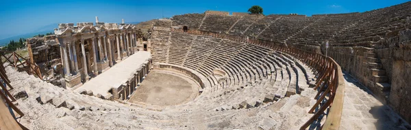 Hierapolis 'teki antik tiyatronun fotoğrafı — Stok fotoğraf