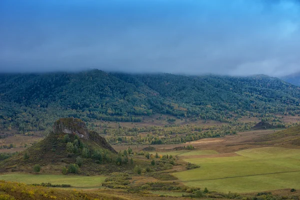 Montanha no dia de outono — Fotografia de Stock