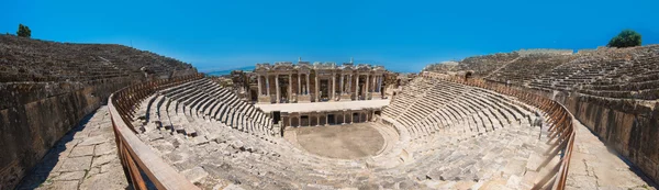 Hierapolis 'teki antik tiyatronun fotoğrafı — Stok fotoğraf