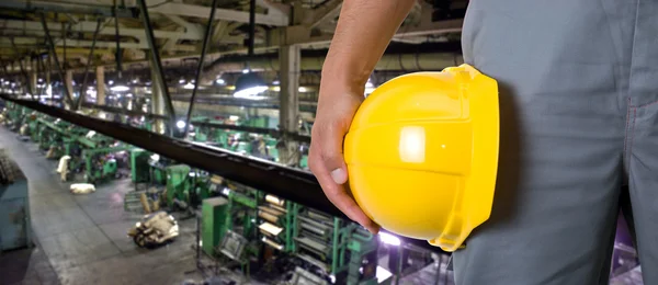 Operaio con casco di sicurezza — Foto Stock