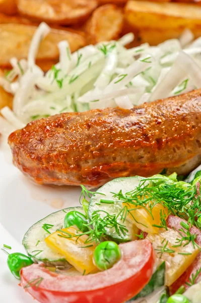 Bratwurst mit Gemüse — Stockfoto