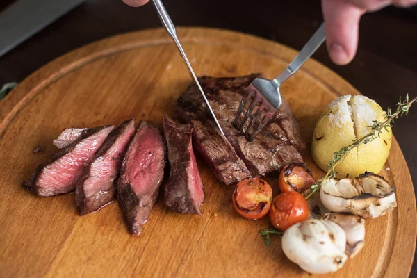 Bistecca di manzo alla griglia — Foto Stock